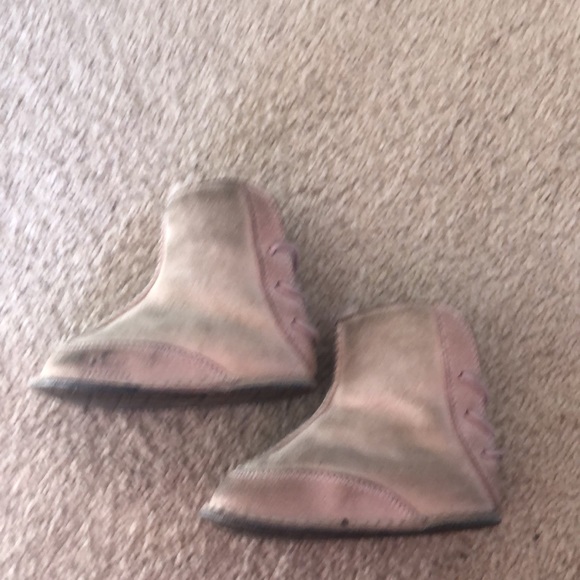 Pink Uggs size small - Picture 3 of 7